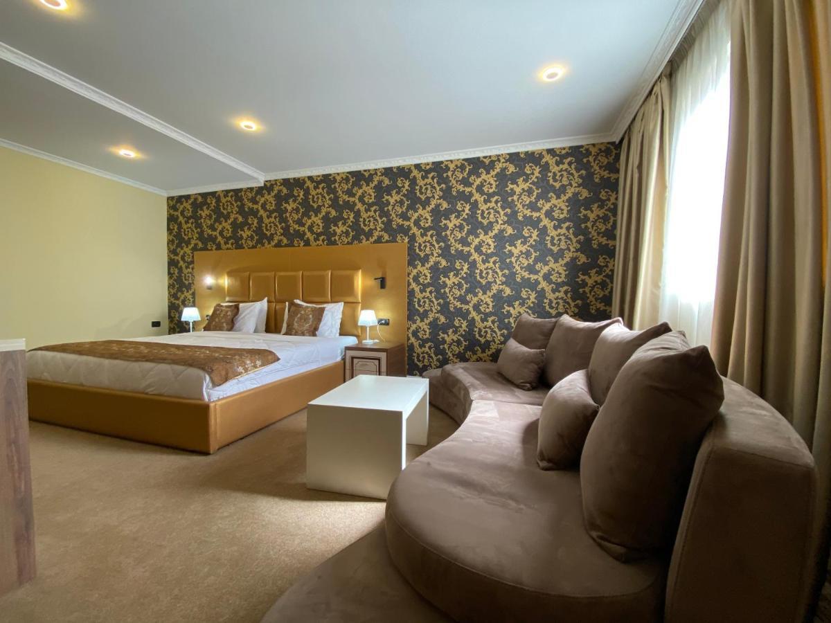 Hotel Deluxe Tiranë Luaran gambar