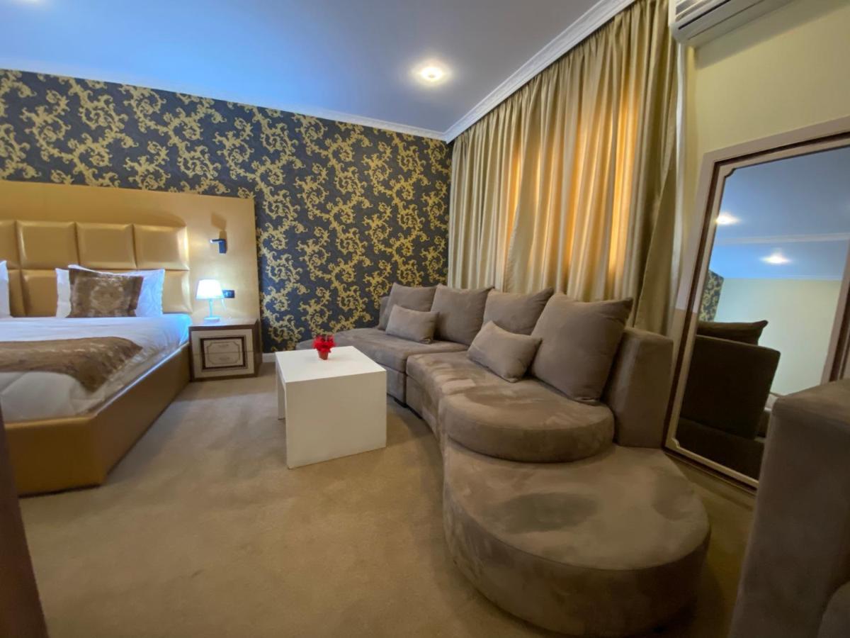 Hotel Deluxe Tiranë Luaran gambar